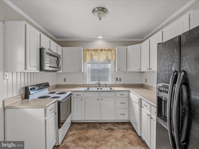 812 JEFFERSON AVE, Charles Town, WV 25414