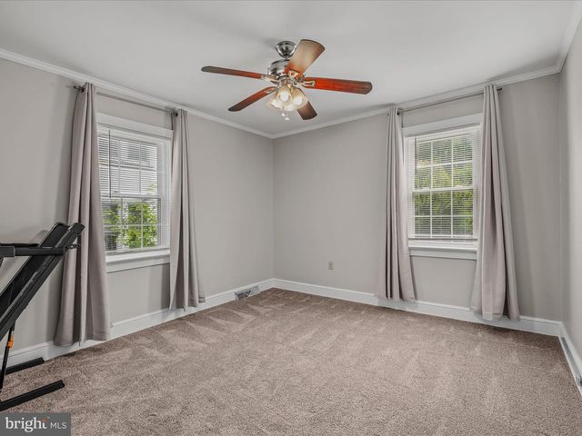 812 JEFFERSON AVE, Charles Town, WV 25414