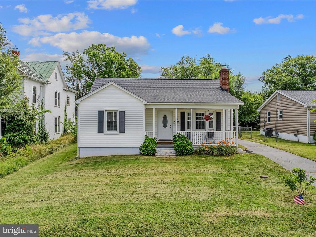 812 JEFFERSON AVE, Charles Town, WV 25414