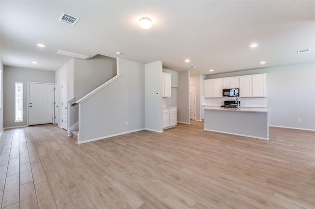 68 Bent Trail LN, Georgetown, TX 78628