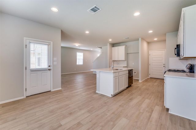 68 Bent Trail LN, Georgetown, TX 78628