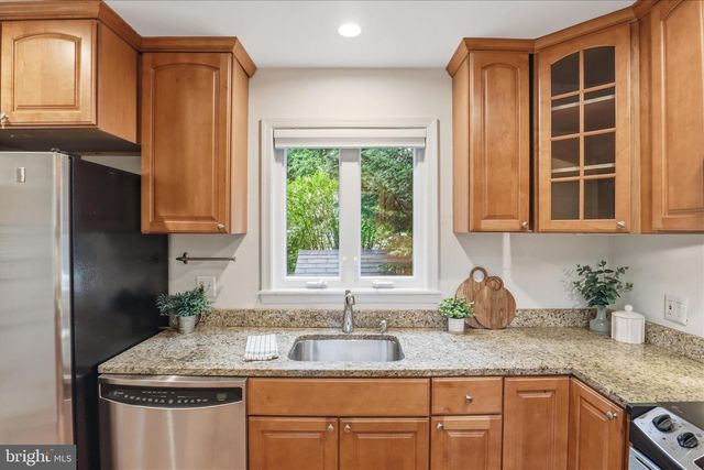 1812 OLNEY RD, Falls Church, VA 22043