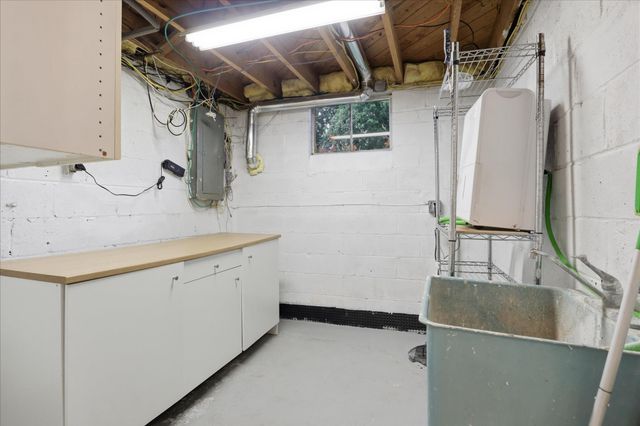 1812 OLNEY RD, Falls Church, VA 22043