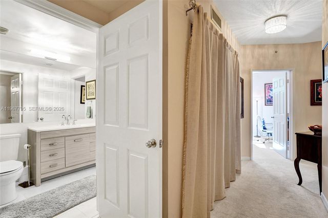 2421 NE 65th Street 202, Fort Lauderdale, FL 33308