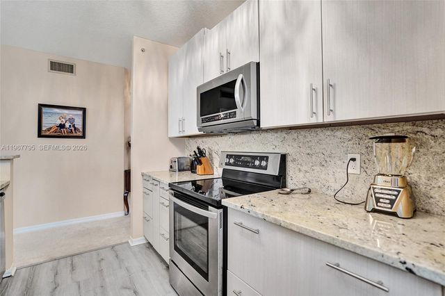 2421 NE 65th Street 202, Fort Lauderdale, FL 33308