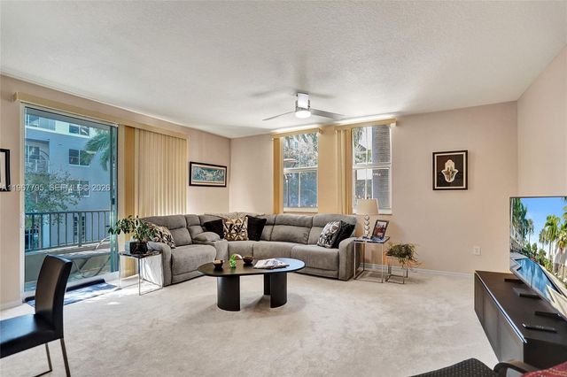 2421 NE 65th Street 202, Fort Lauderdale, FL 33308