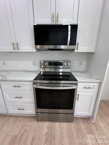 732 Inwood Hill Drive, Gastonia, NC 28056