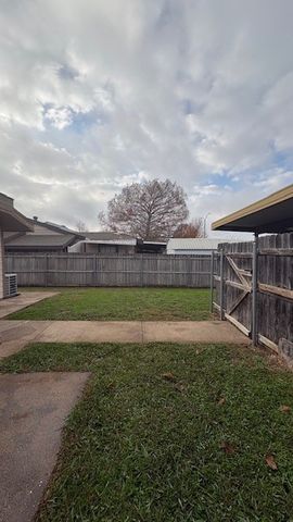 5930 Timbercrest Drive, Arlington, TX 76017