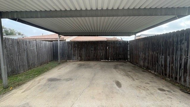 5930 Timbercrest Drive, Arlington, TX 76017