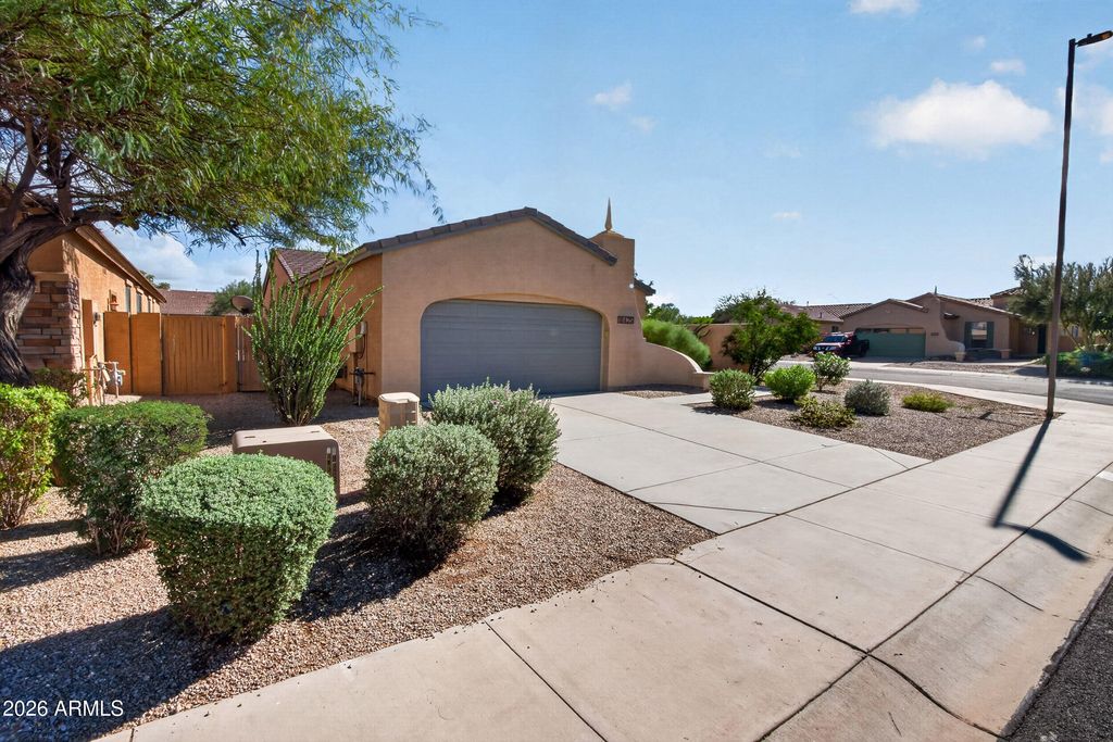 18425 W LA MIRADA Drive, Goodyear, AZ 85338 — photo 4