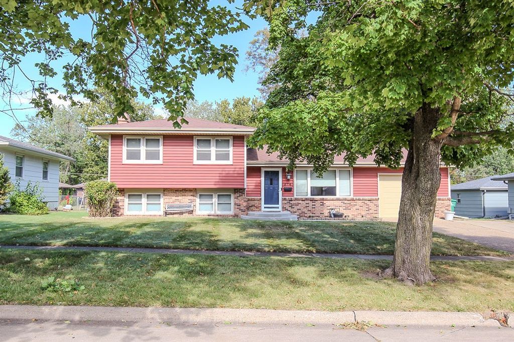 614 SE 6th Street, Ankeny, IA 50021