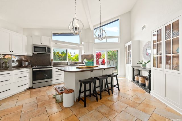 1255 Mokuhano Street, Honolulu, HI 96825