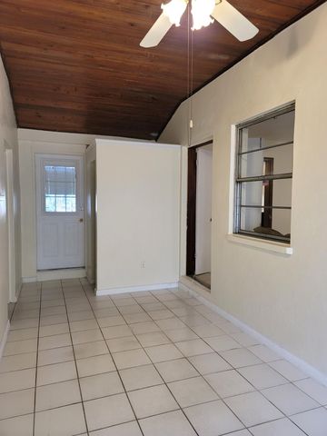 4362 W Midway Road, Fort Pierce, FL 34981