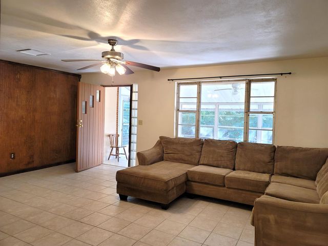 4362 W Midway Road, Fort Pierce, FL 34981