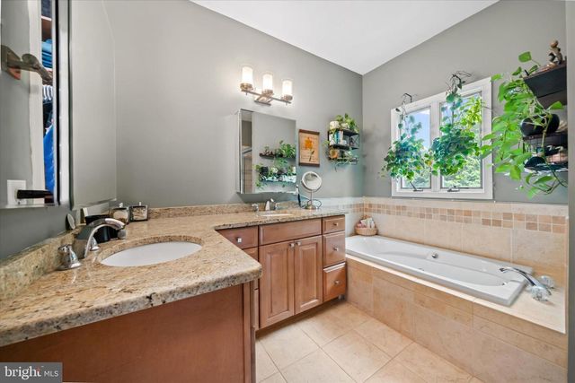 317 DETJEN DR, Hockessin, DE 19707