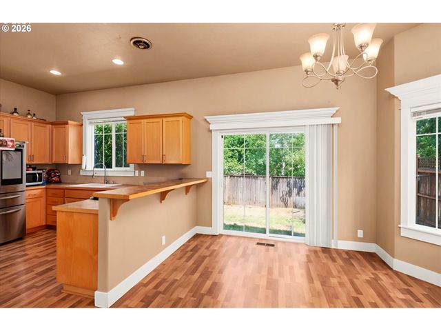 882 JACKIES Ln, Eugene, OR 97404