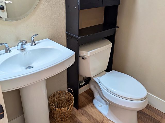 882 JACKIES Ln, Eugene, OR 97404