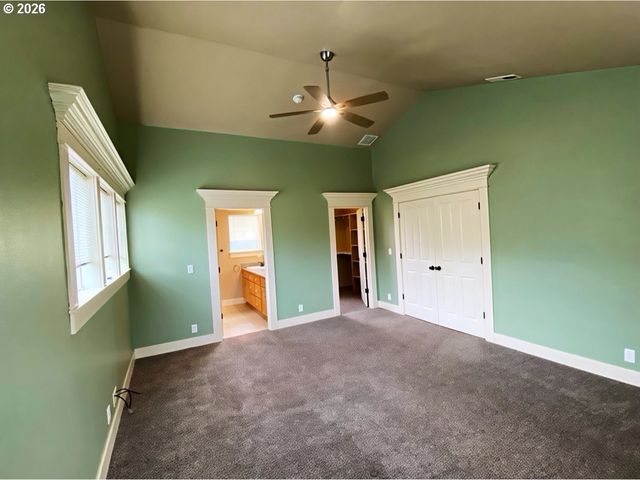 882 JACKIES Ln, Eugene, OR 97404