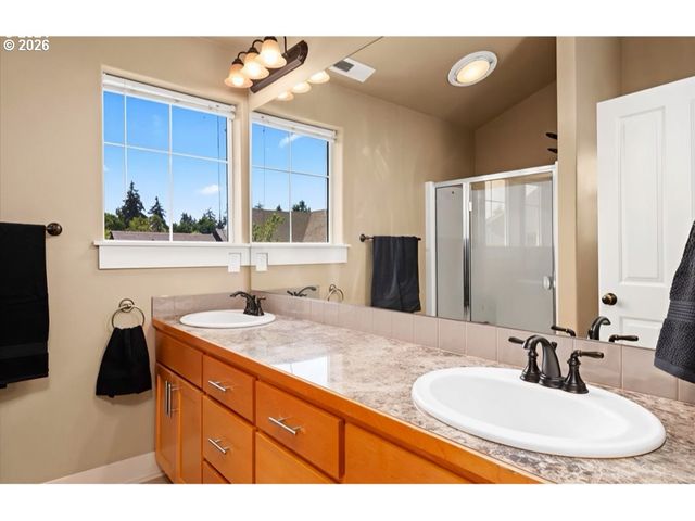 882 JACKIES Ln, Eugene, OR 97404