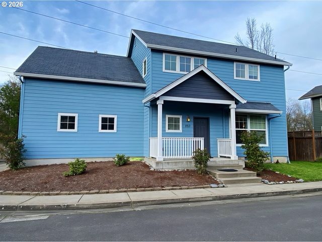 882 JACKIES Ln, Eugene, OR 97404