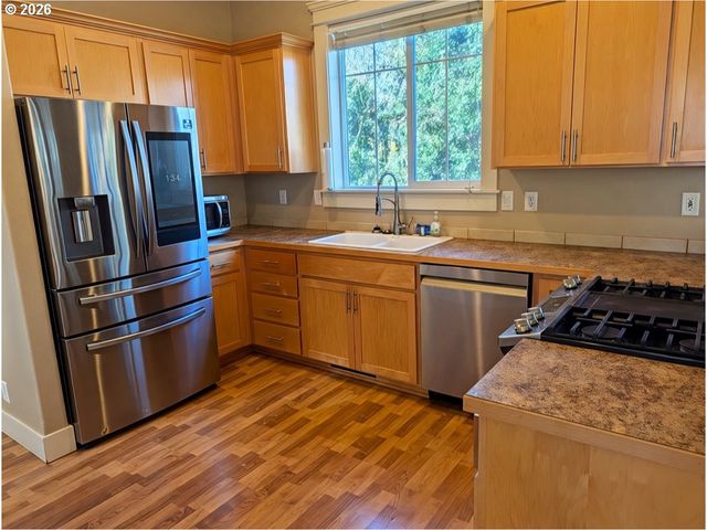 882 JACKIES Ln, Eugene, OR 97404