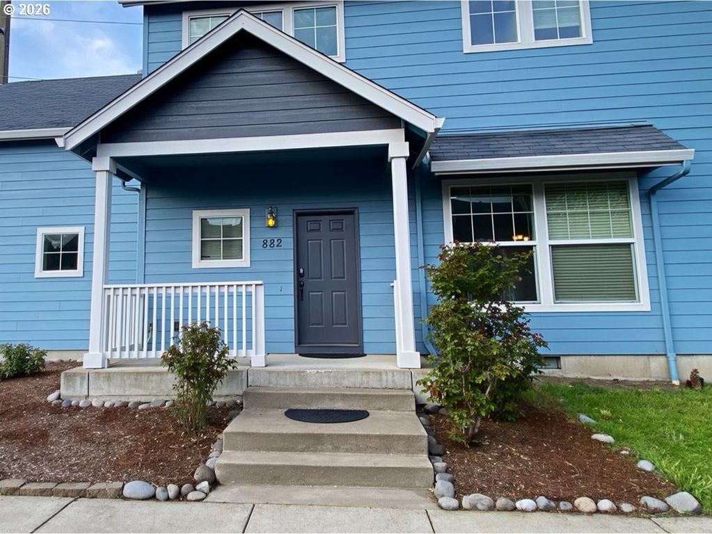 882 JACKIES Ln, Eugene, OR 97404