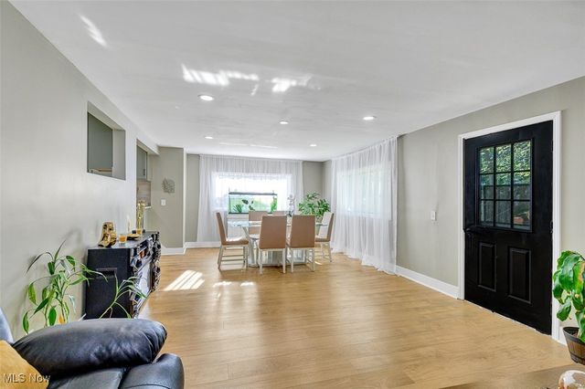 523 Purdue Avenue, Elyria, OH 44035