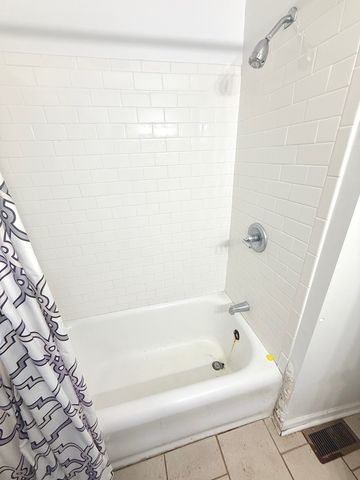 8352 S Phillips Avenue, Chicago, IL 60617