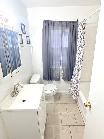 8352 S Phillips Avenue, Chicago, IL 60617