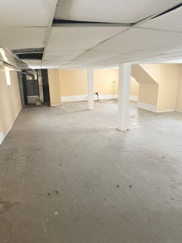 8352 S Phillips Avenue, Chicago, IL 60617