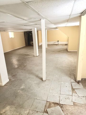 8352 S Phillips Avenue, Chicago, IL 60617