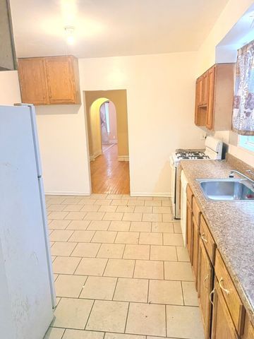 8352 S Phillips Avenue, Chicago, IL 60617