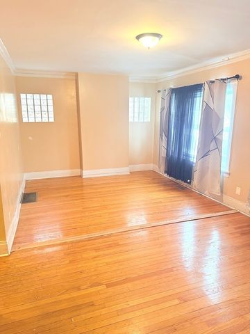 8352 S Phillips Avenue, Chicago, IL 60617