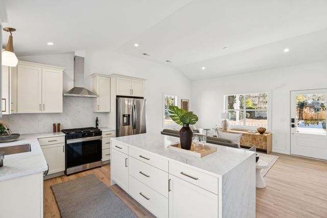 679 Kent Street, Mount Pleasant, SC 29464