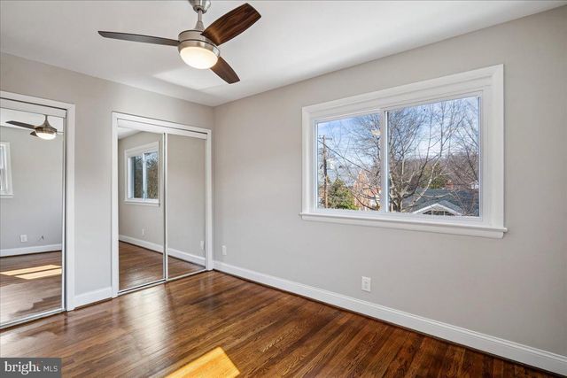 725 CROISSANT PL SE, Washington, DC 20019