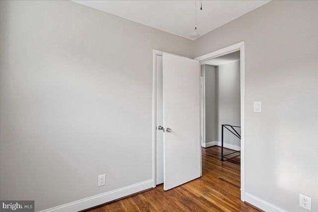 725 CROISSANT PL SE, Washington, DC 20019