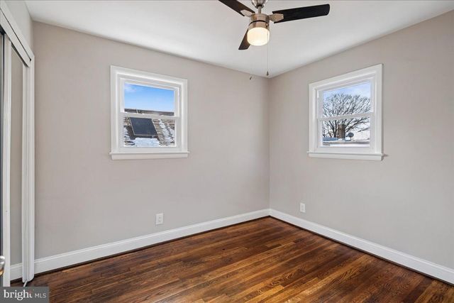 725 CROISSANT PL SE, Washington, DC 20019