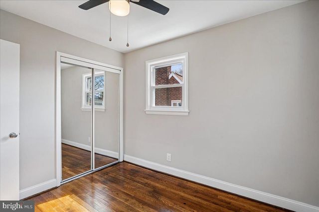 725 CROISSANT PL SE, Washington, DC 20019