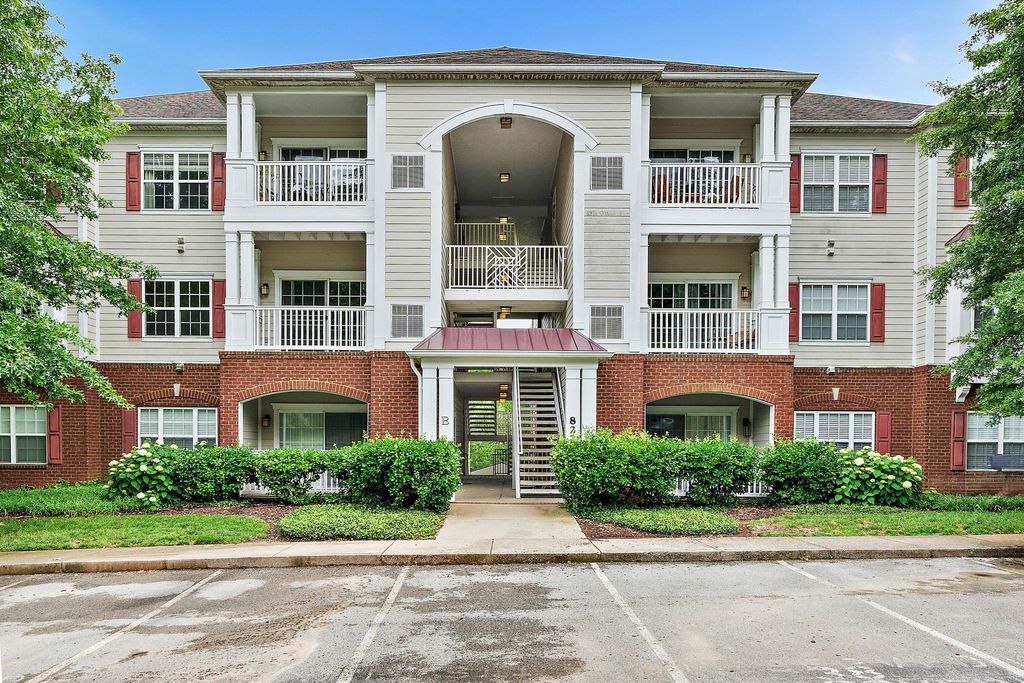 8221 Lenox Creekside Dr Unit 10, Antioch, TN 37013