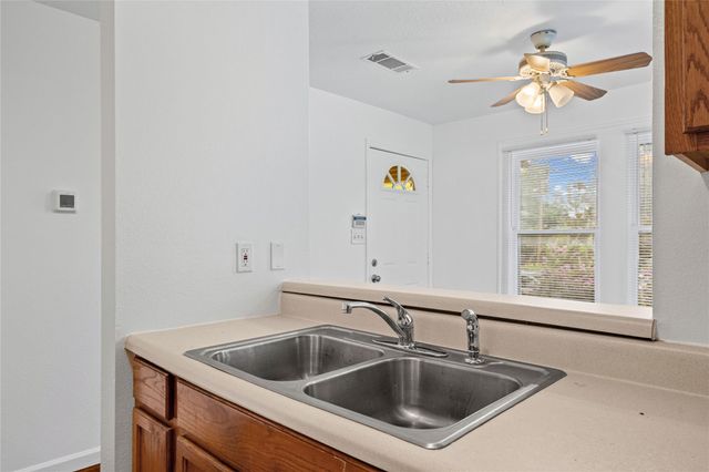 1307 Concho ST A, Austin, TX 78702