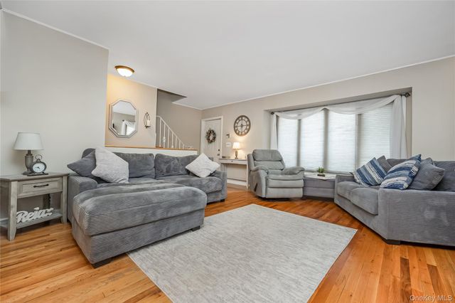 75 N Sloan Drive N, Valley Stream, NY 11580