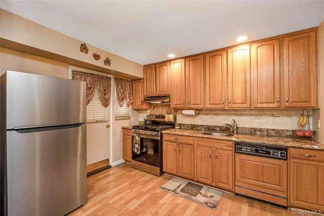 75 N Sloan Drive N, Valley Stream, NY 11580