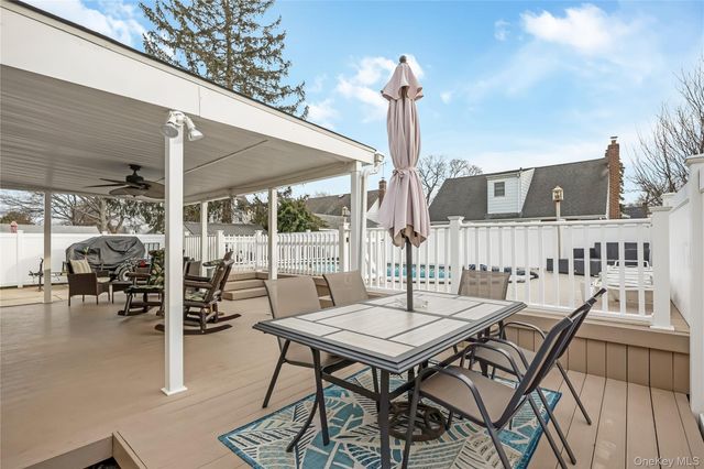 75 N Sloan Drive N, Valley Stream, NY 11580