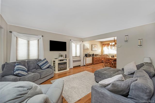 75 N Sloan Drive N, Valley Stream, NY 11580