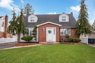 75 N Sloan Drive N, Valley Stream, NY 11580