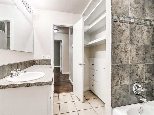 8420 N Harvey Place, Oklahoma City, OK 73114
