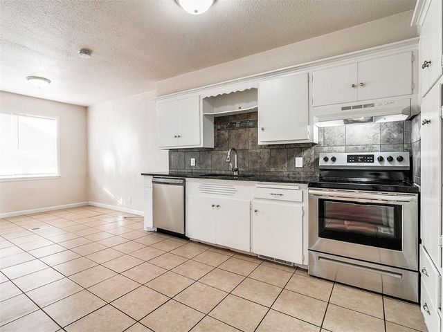 8420 N Harvey Place, Oklahoma City, OK 73114