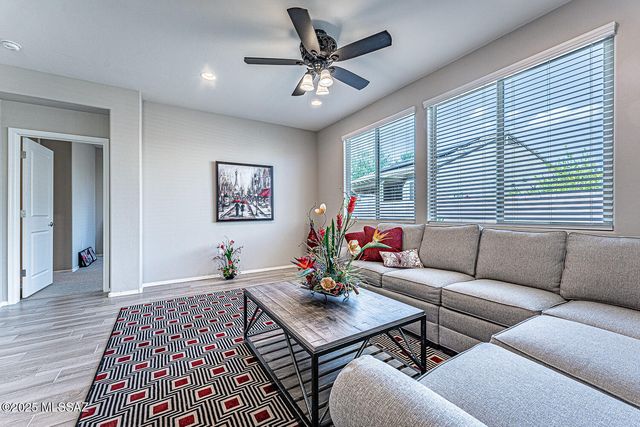 2536 W Dome Rock Drive, Green Valley, AZ 85622