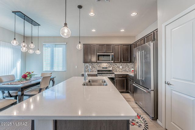 2536 W Dome Rock Drive, Green Valley, AZ 85622