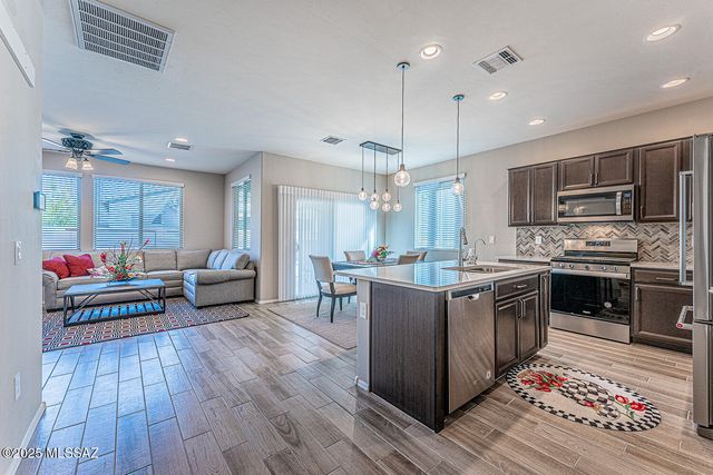 2536 W Dome Rock Drive, Green Valley, AZ 85622